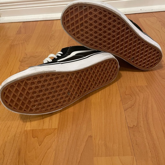 Barely worn Vans Old School Shoes - Picture 3 of 4